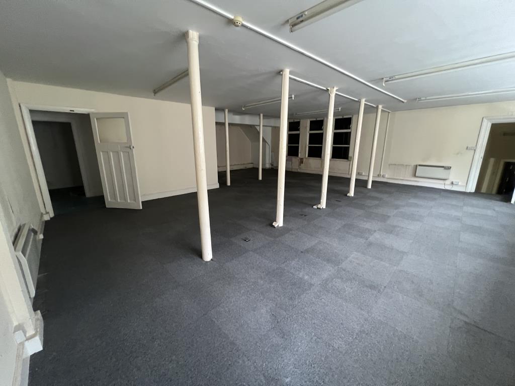 Lot: 89 - SUBSTANTIAL RESIDENTIAL DEVELOPMENT WITH OUTSTANDING VIEWS PLANNING FOR TWELVE APARTMENTS - Room at the rear of 5 Montpellier Road